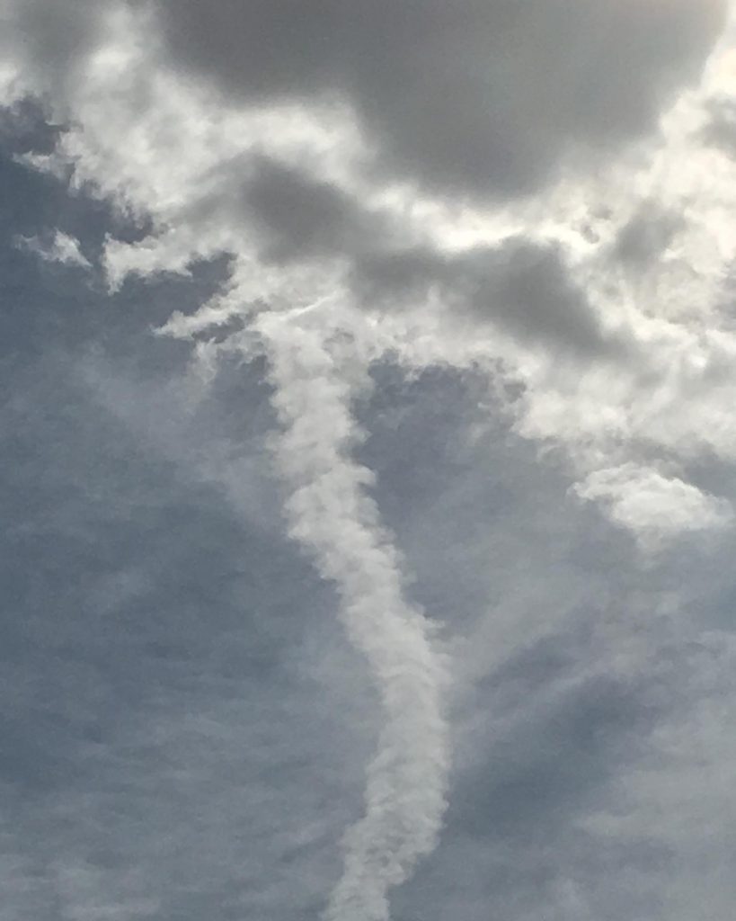 竜神雲！山梨県金櫻神社で参拝の後、現れた竜雲です。