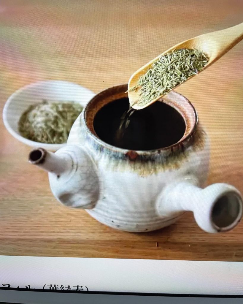 #松の葉茶の効能と交換！クロロヒィル、余分なコレステロールを排出、赤血球を増やし、便秘解消。
