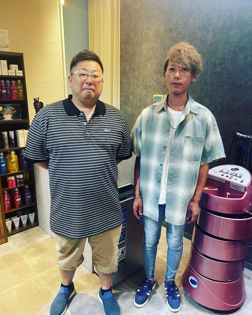 #二俣川美容室アナザースカイ二俣川駅北口にある兄が経営している美容室で髪染め、カットをしてもらいました！　他にも3名のスタッフがおり、皆さん優しく丁寧にやってくれます。
