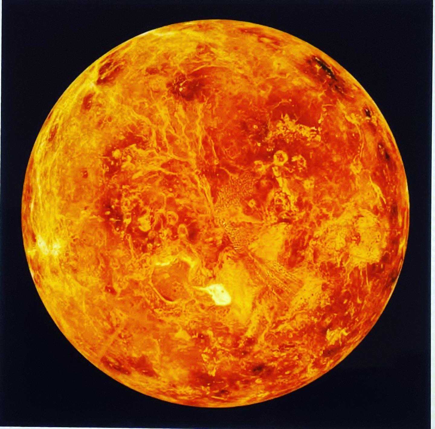 #金星！一番明るく見える惑星は金星です。夕方西の空に輝いている、一番星の金星は宵の明星。明け方東の空に現れる金星は明けの明星。