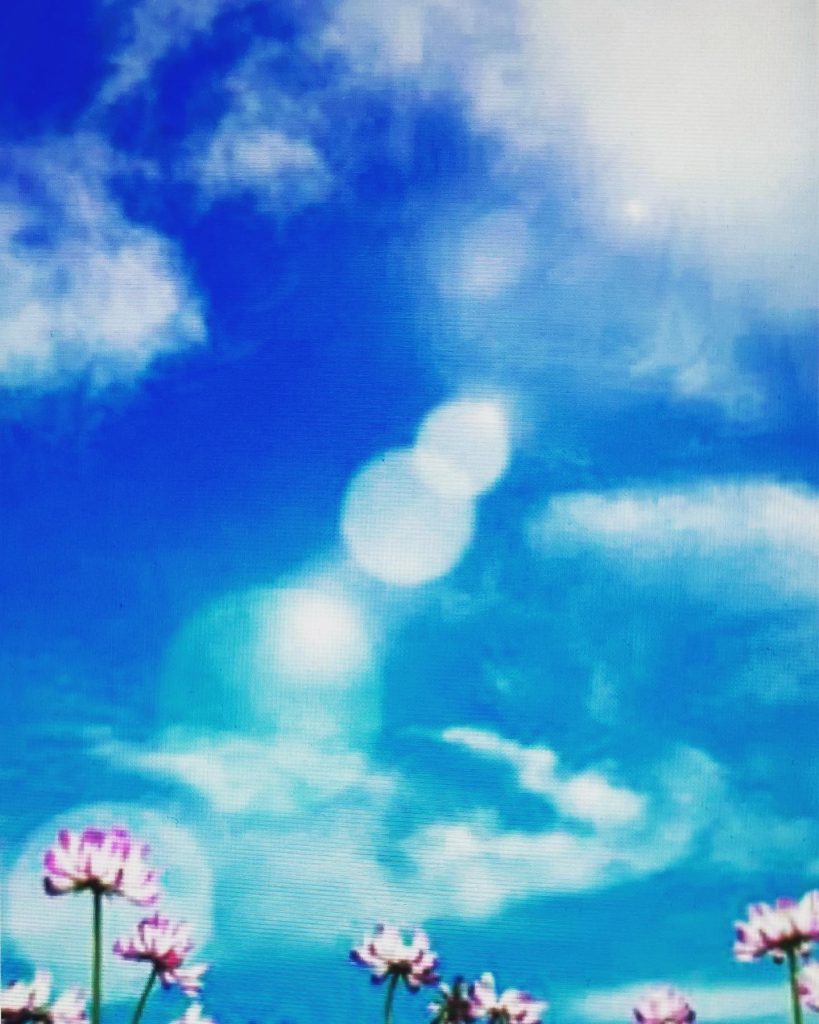 #春の雲！春は霞と言うように、春の雲はぼんやりと霞んで見えるのが特徴です。